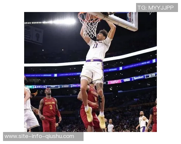 浓眉半场表现抢眼高效得分15分7篮板还命中一记三分球