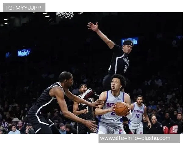 克拉克斯顿半场表现惊艳7中5贡献11分8板5助正负值高达22