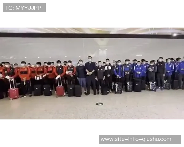 海港全队出征大连前上港集团高层亲临送上鼓励与支持